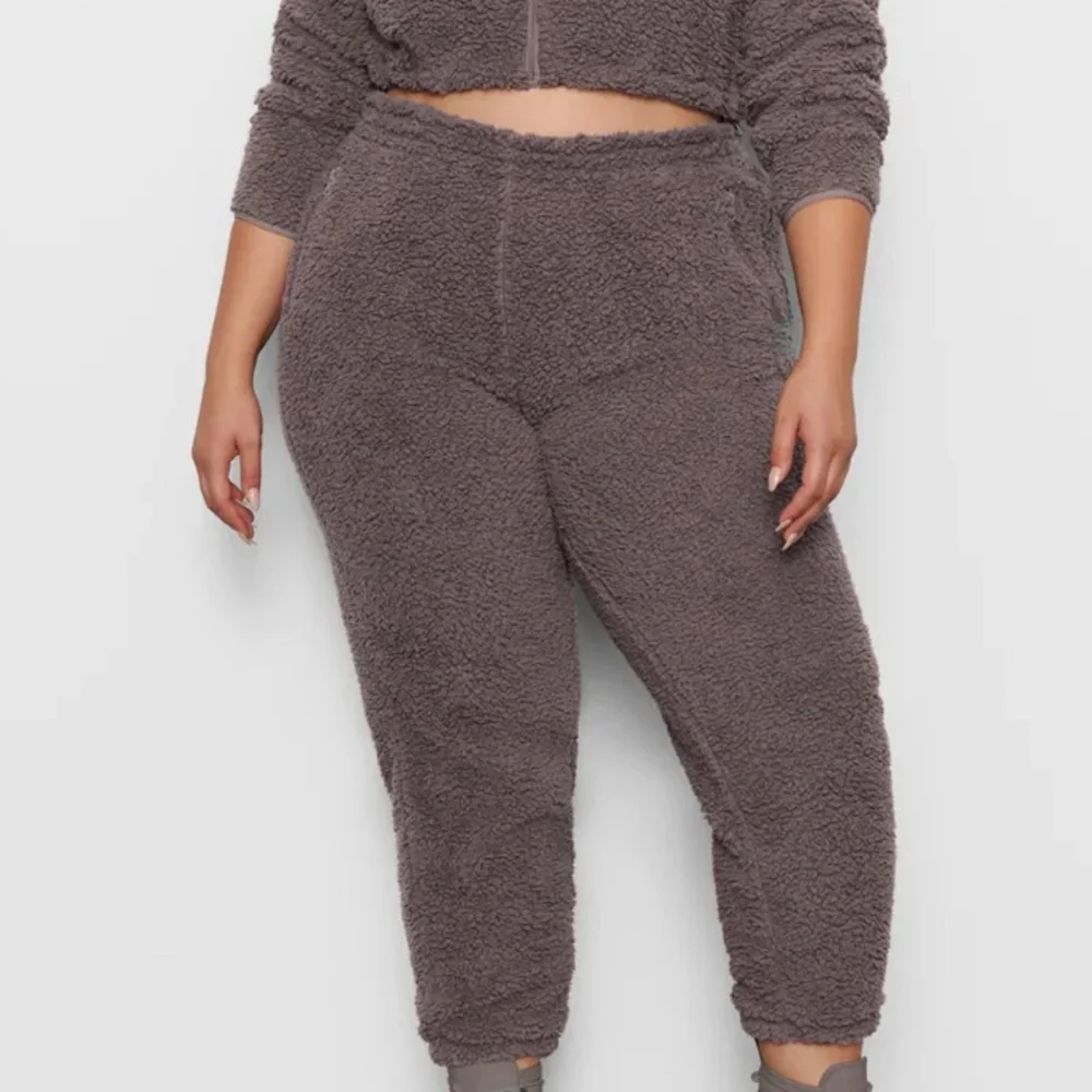 Skims Sherpa Joggers in Amethyst Large New with Tags